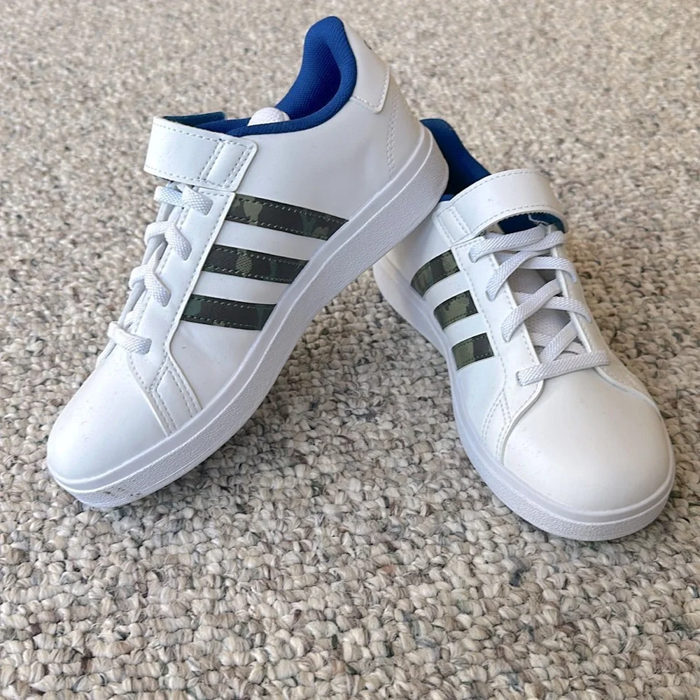 Adidas boys sz 2 lace free - Picture 1 of 7